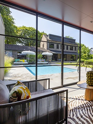 Poolhouseglazenschuifwanden • Gras en Groen website